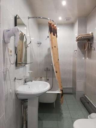 Гостиница Круиз Пермь  Cемейный номер с собственной ванной комнатой-2